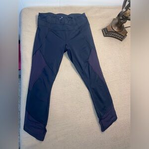 Athleta Navy Women’s Small cropped leggings